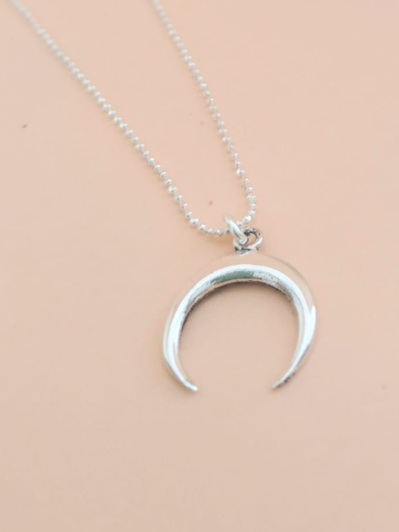 Collar Plata de Ley Luna Invertida