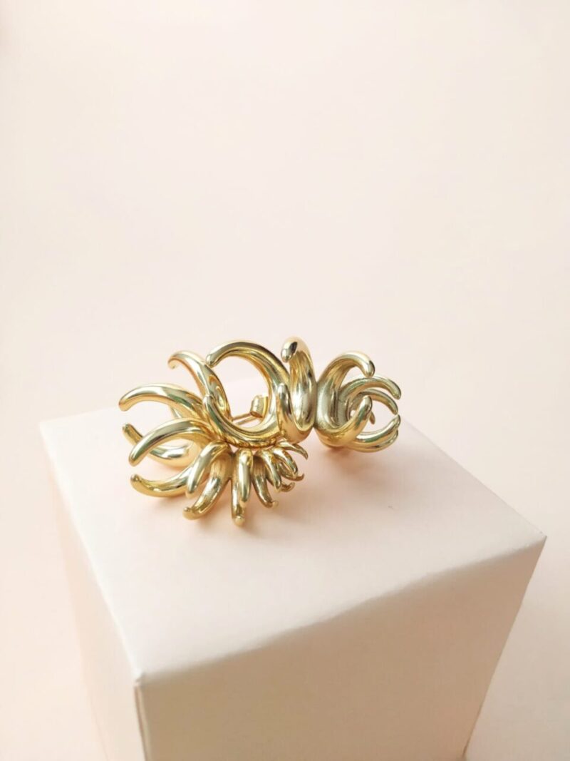 Pendientes Azalea Dorados.-