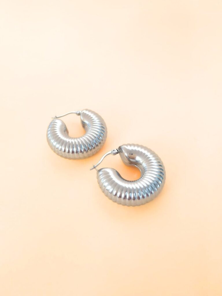 Click to view full screen pendientes magnolia plateados